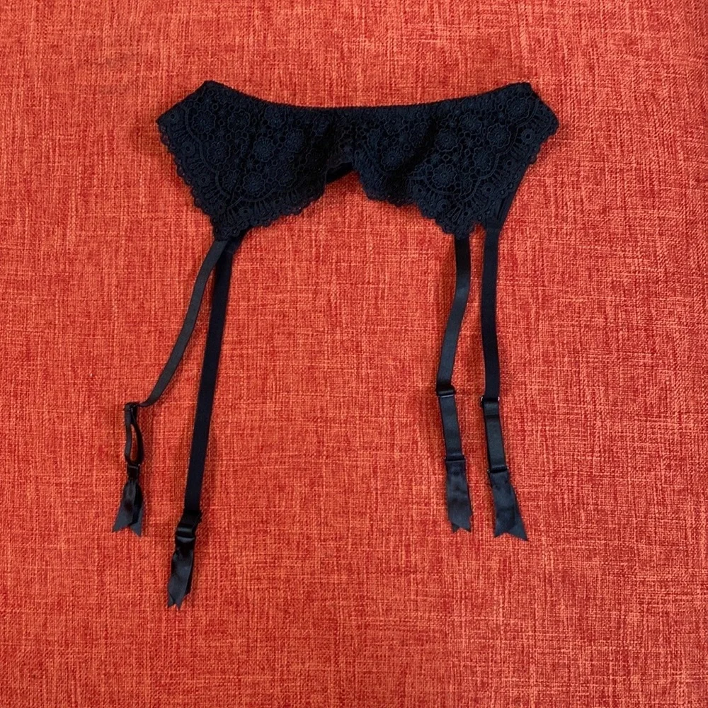 VTG Fredricks of Hollywood Black Lace Lingerie Garter Belt